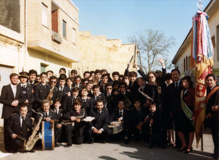 Fotografia de grup / 1982 Carrer Santa Cecília / Foto cedida per la família Barberà Martínez